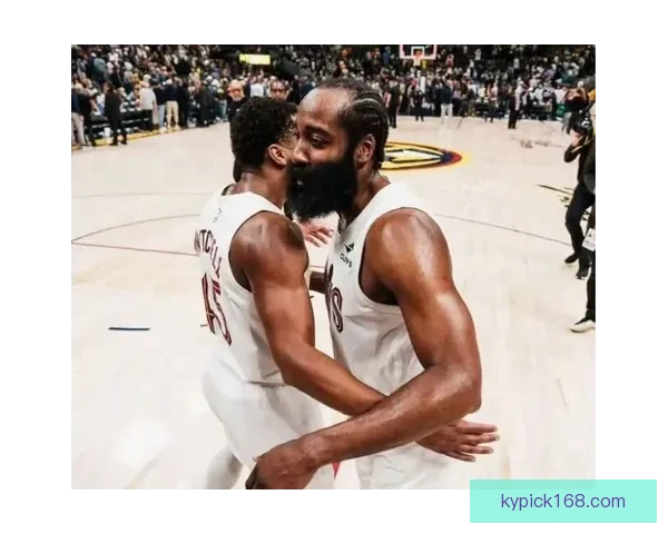 莫布利赞哈登为顶级传球手 总能精准穿透防守缝隙送球